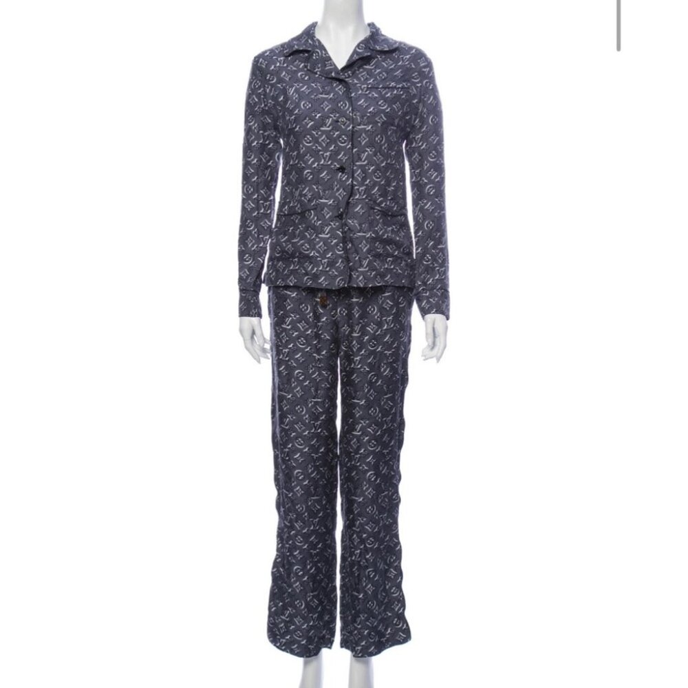 Louis Vuitton Women’s 100% Silk Pajamas SET LV Logo Grey Silver Pants Shirt Rare